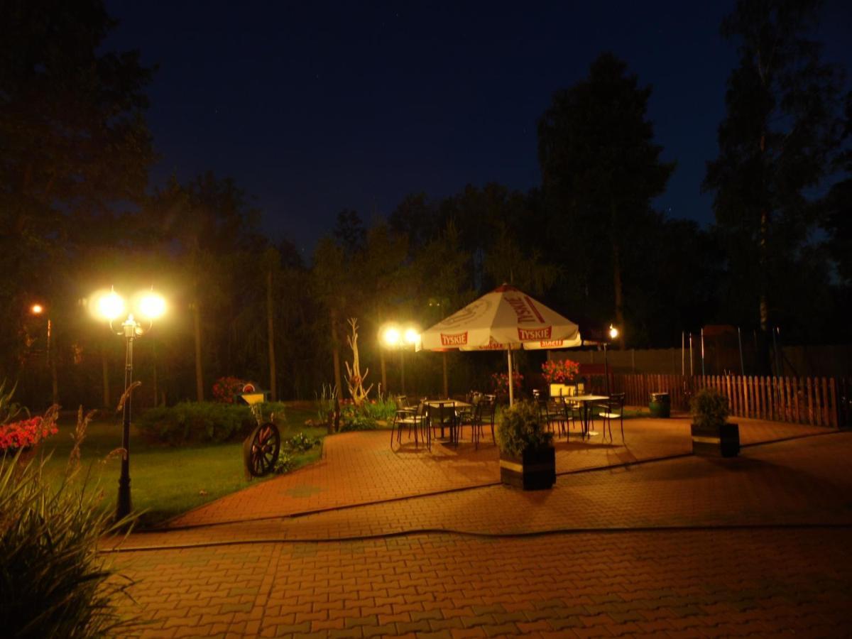 Bed and Breakfast Stajnia Pod Debem Starachowice Exterior foto