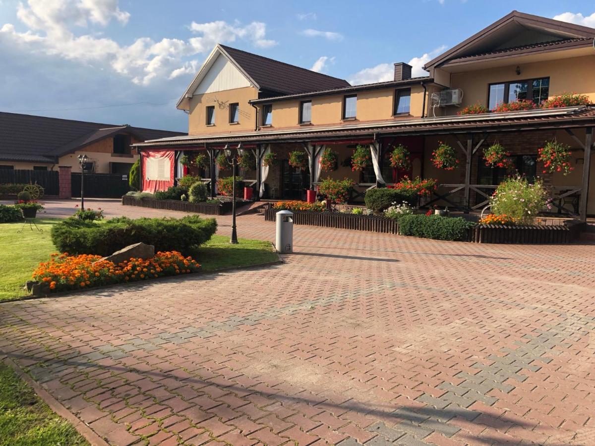 Bed and Breakfast Stajnia Pod Debem Starachowice Exterior foto