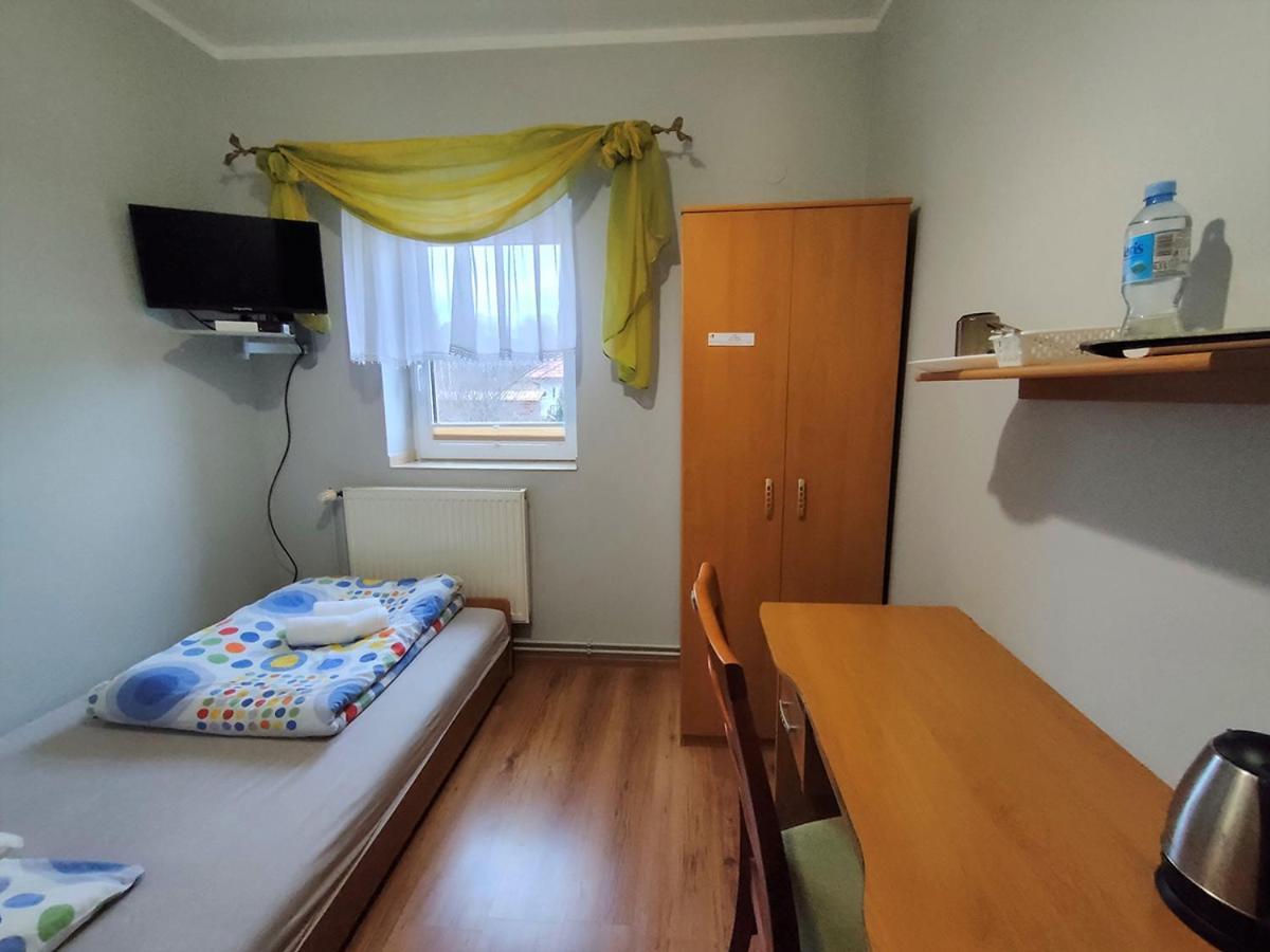 Bed and Breakfast Stajnia Pod Debem Starachowice Exterior foto