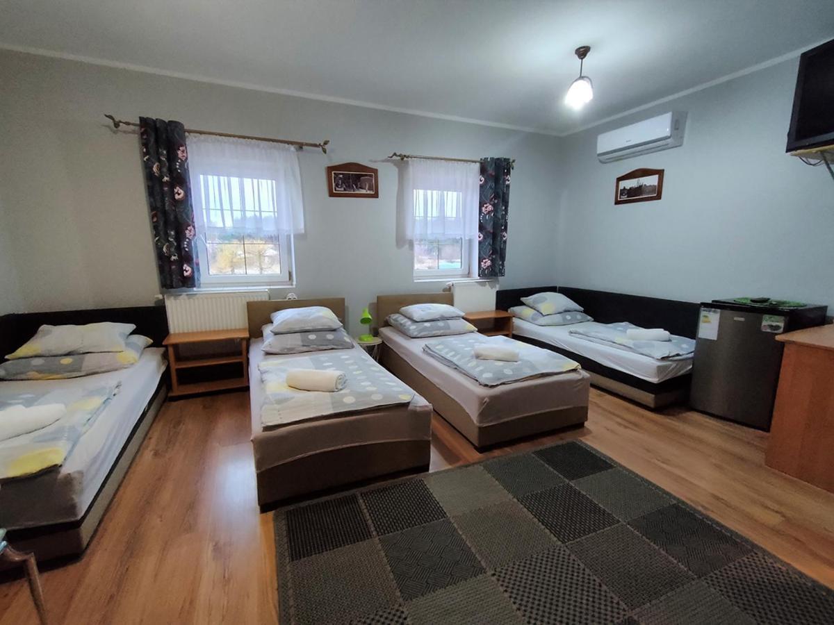 Bed and Breakfast Stajnia Pod Debem Starachowice Exterior foto