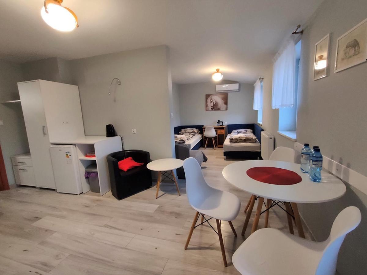 Bed and Breakfast Stajnia Pod Debem Starachowice Exterior foto