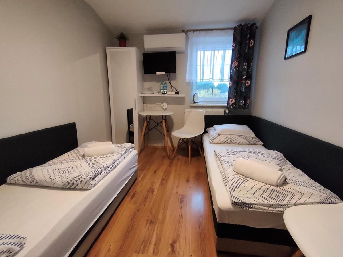 Bed and Breakfast Stajnia Pod Debem Starachowice Exterior foto