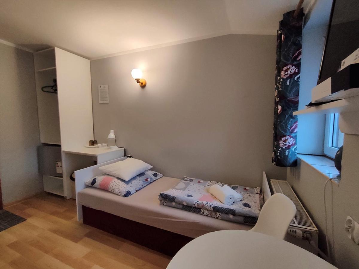 Bed and Breakfast Stajnia Pod Debem Starachowice Exterior foto