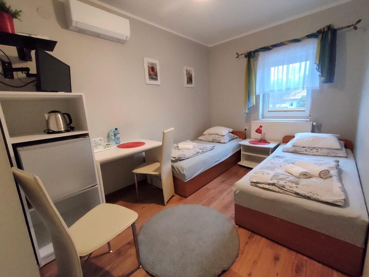 Bed and Breakfast Stajnia Pod Debem Starachowice Exterior foto